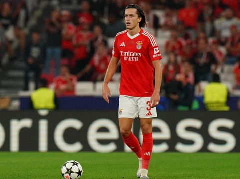 liverpool poised to sign benfica star alvaro carreras