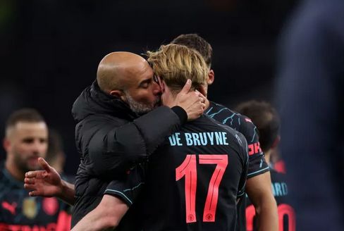 Manchester City boss seeks Chelsea star as De Bruyne replacem